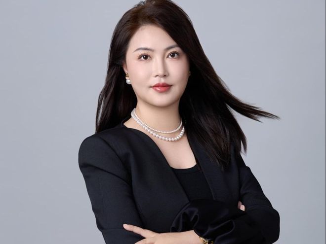 理发师晓华从小店到全网热搜是如何逆袭的？背后暗藏商业逻辑(图2)